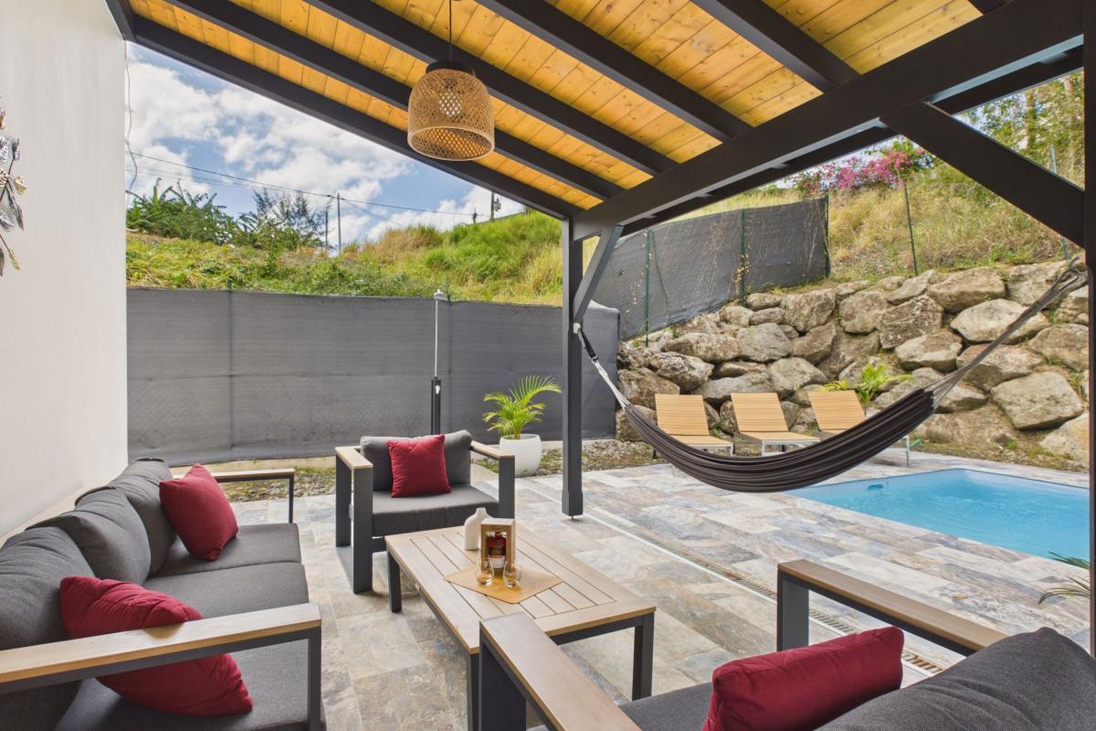 Location trois ilets 8 personnes martinique - salon extérieur